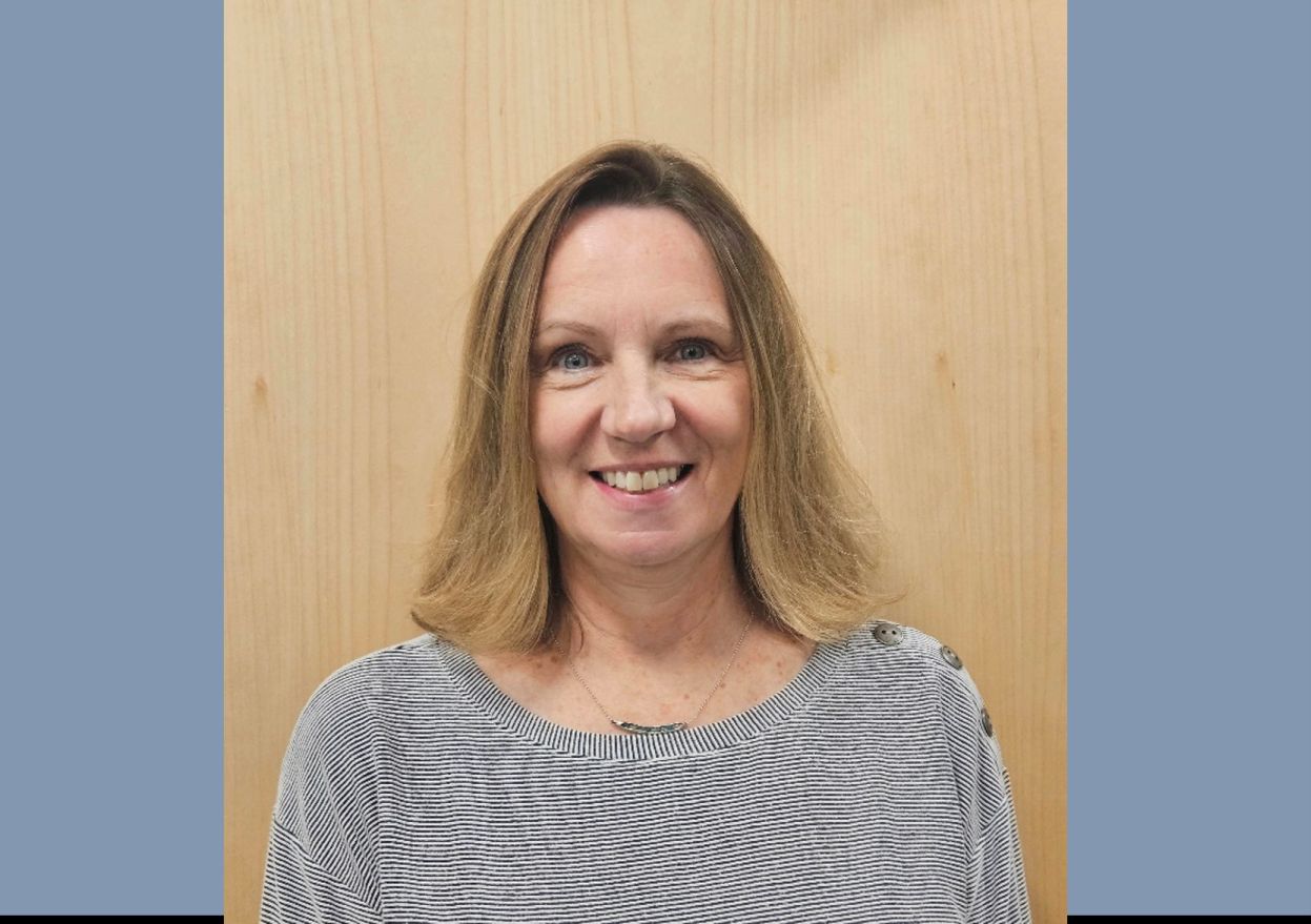Picture of caucasian woman with shoulder length blonde hair.