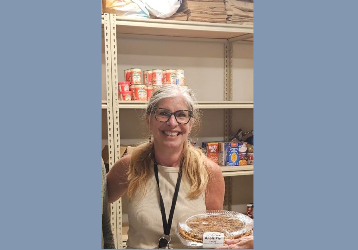 Picture of caucasian woman with brown hair with white highlights in a pony tail.